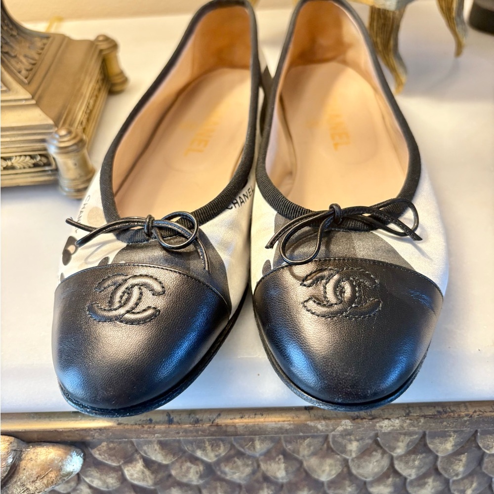 CHANEL Two-Tone Black and Cream Loafers